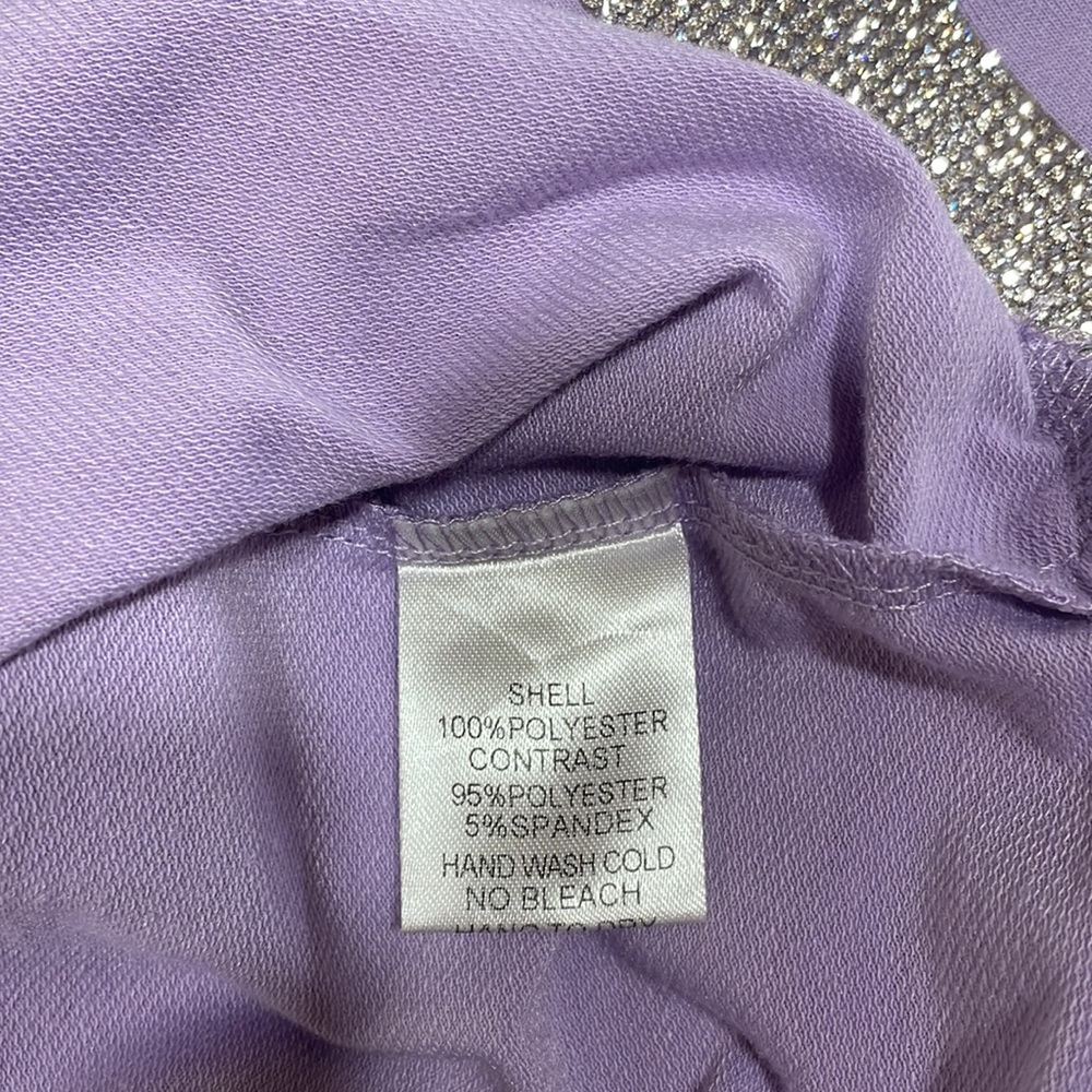 Light purple sweatsuit with wide neck and rhinestones down the sides - Picture 5 of 9
